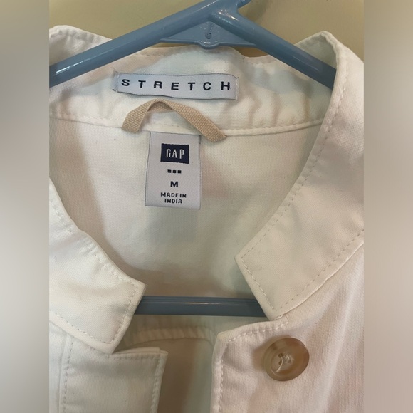 GAP Women’s white jacket, sz M, stretch, structured with pockets & buttons - Picture 3 of 6